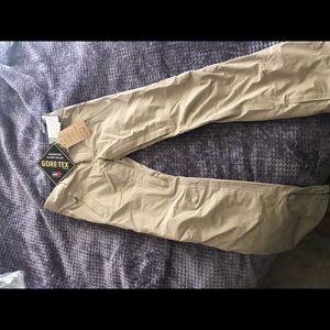 Burtons Women’s snow pants: BRAND NEW